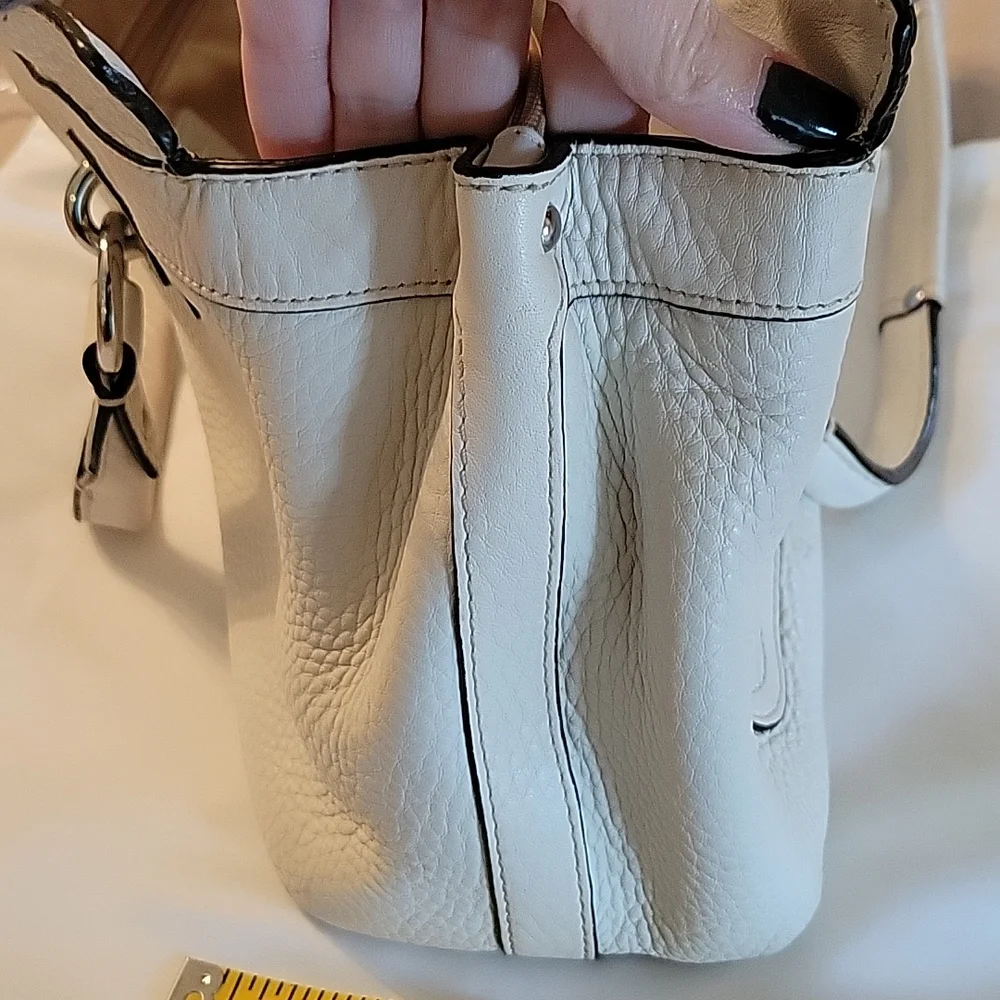 Authentic Coach handbag - Picture 7 of 14